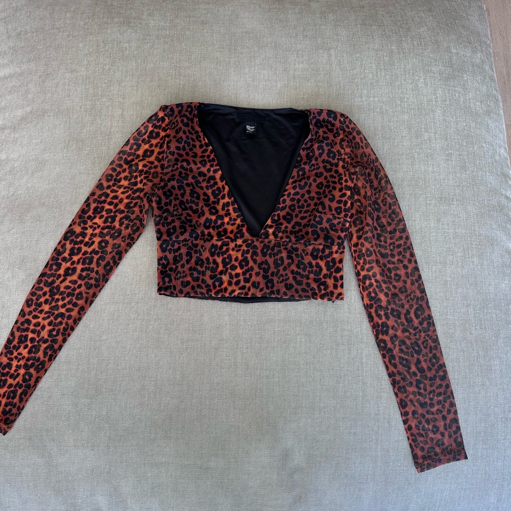 h:ours Red and Black Leopard Crop Top